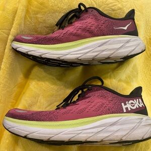 HOKA Clifton 8 size 9B
